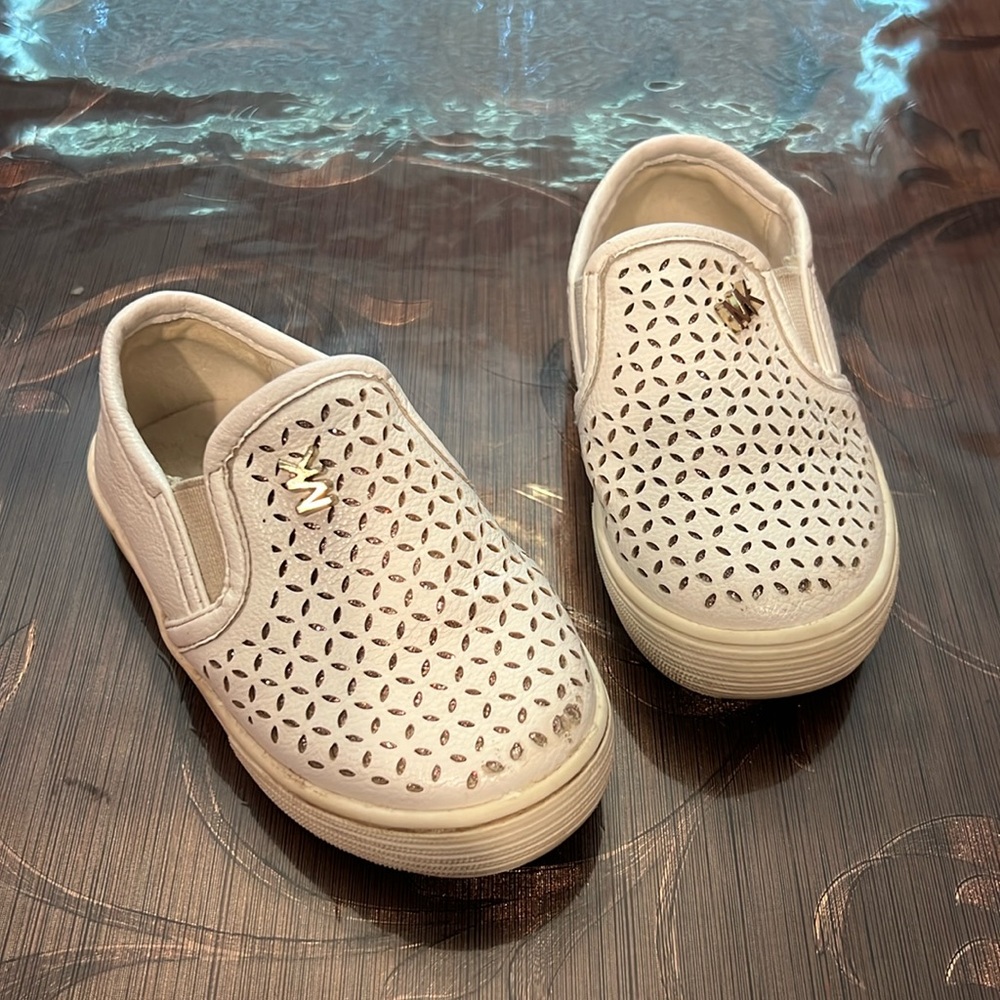 Michael Kors toddler slip in’s Size 6